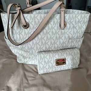 Michael Kors Cream and Tan Tote Bag Set